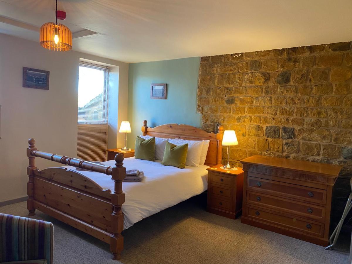 The Hollybush Inn And B&B Priors Marston Exteriér fotografie