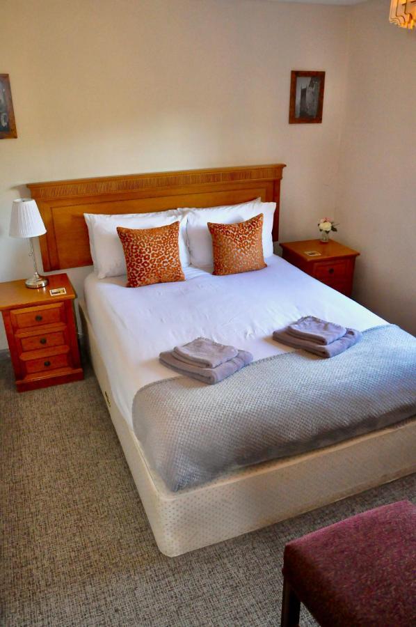 The Hollybush Inn And B&B Priors Marston Exteriér fotografie