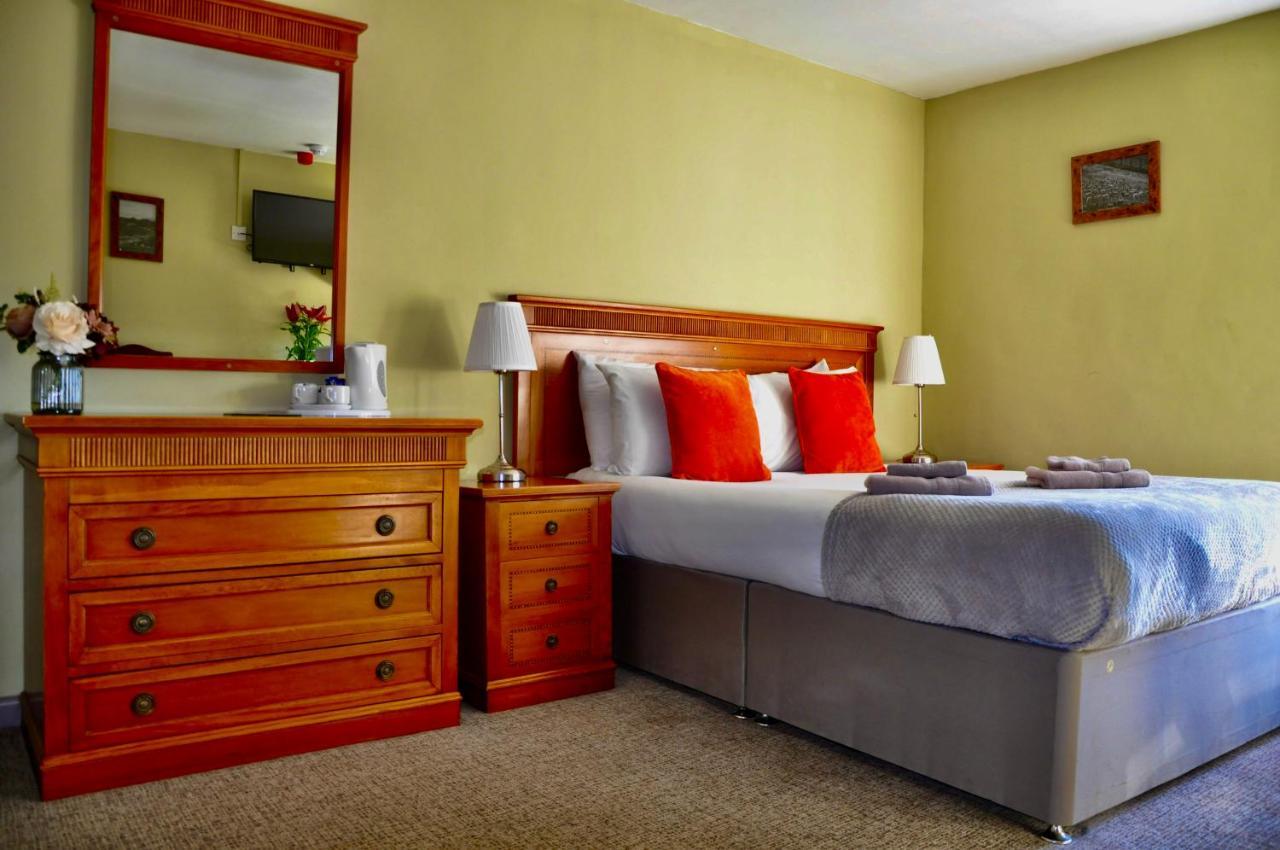 The Hollybush Inn And B&B Priors Marston Exteriér fotografie