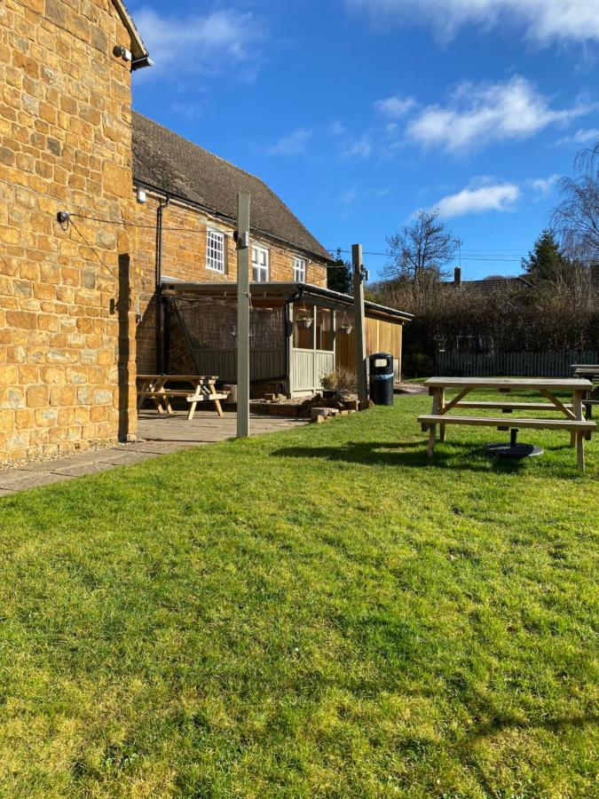 The Hollybush Inn And B&B Priors Marston Exteriér fotografie