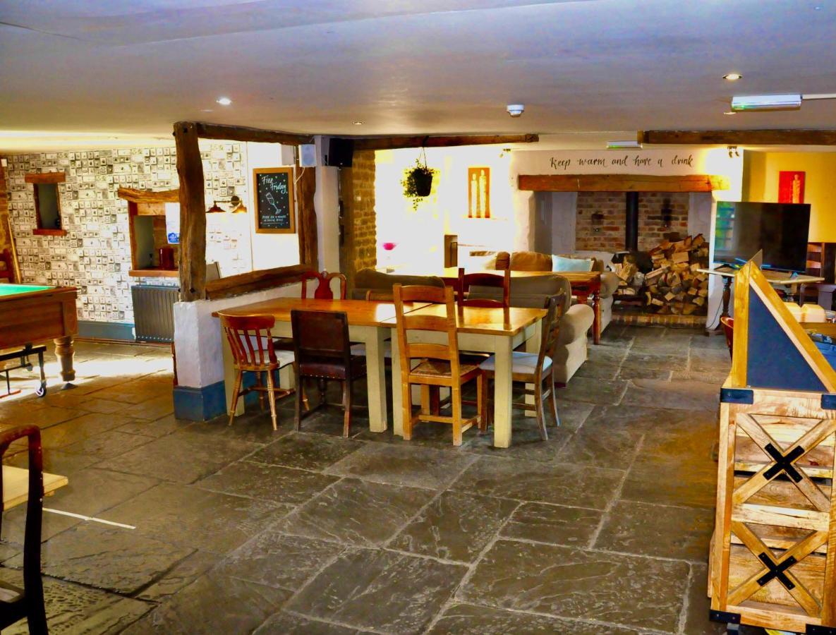 The Hollybush Inn And B&B Priors Marston Exteriér fotografie