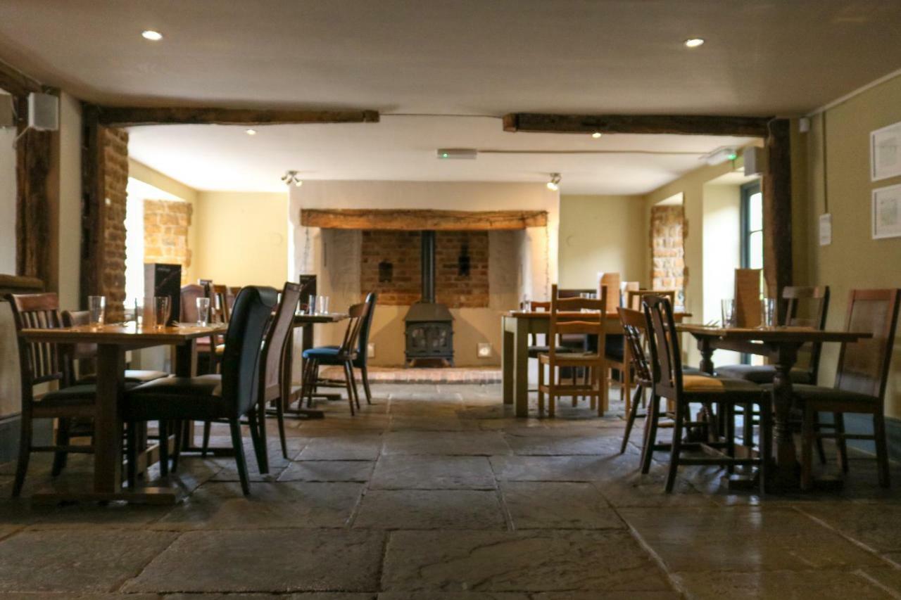 The Hollybush Inn And B&B Priors Marston Exteriér fotografie